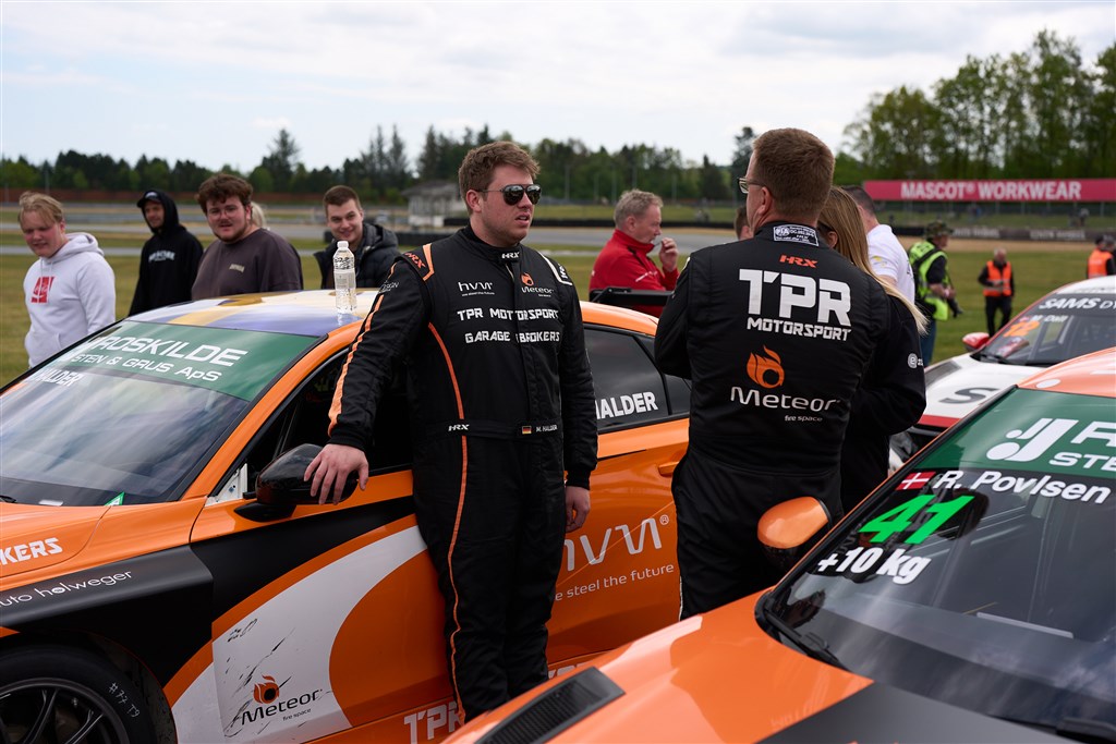 Sæsonen forsvinder med solen til Night Race. 
(Foto: TCR Denmark)